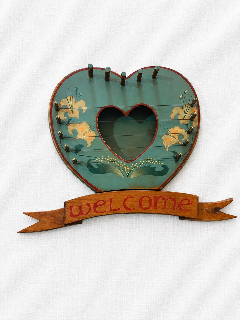 Vintage Folk Art Wooden Heart Welcome Wall Hanging Peg Organizer Country Decor